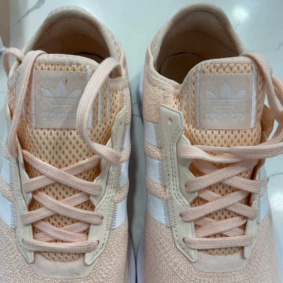 Adidas Sneaker size 7.5 - Picture 3 of 8